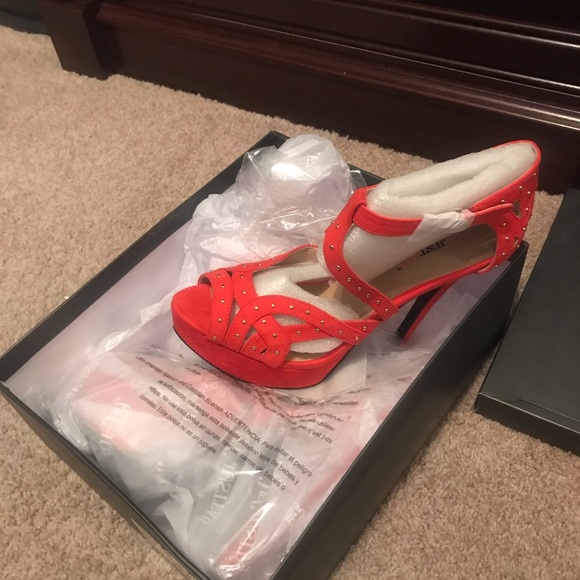 Red peep toe pumps - Picture 3 of 7